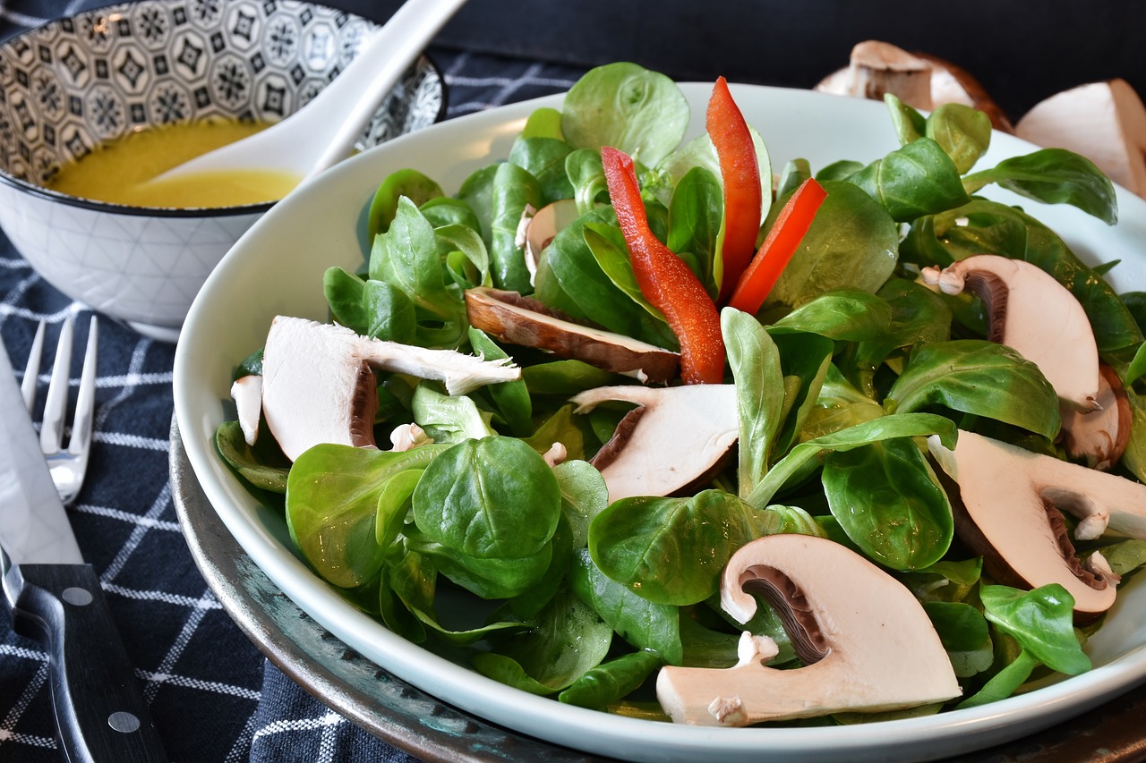 10 Easy and Healthy Salad Dressings You Can Make